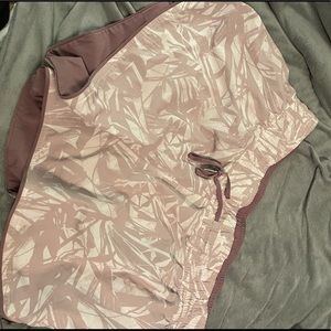 Lululemon reversible tracker short